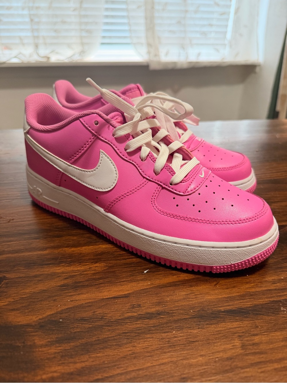 BRAND NEW- AIR FORCE 1 Nike Pink & White Low Top Sneakers
